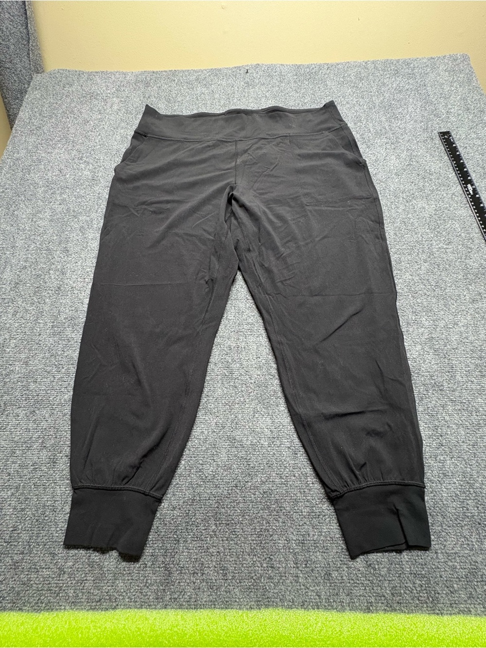 Lululemon Women’s Jogger Pants size 20